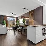 Lam Western Ac Apartman *