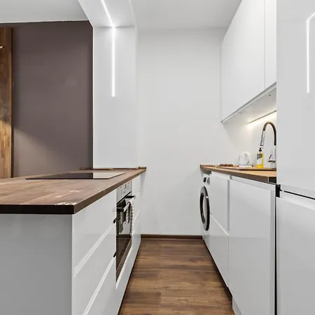 Lam Western Ac Apartman *
