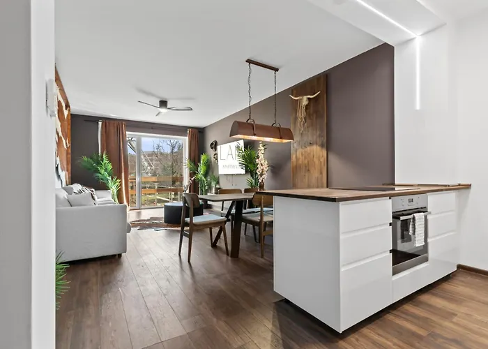 Lam Western Ac Apartmán *